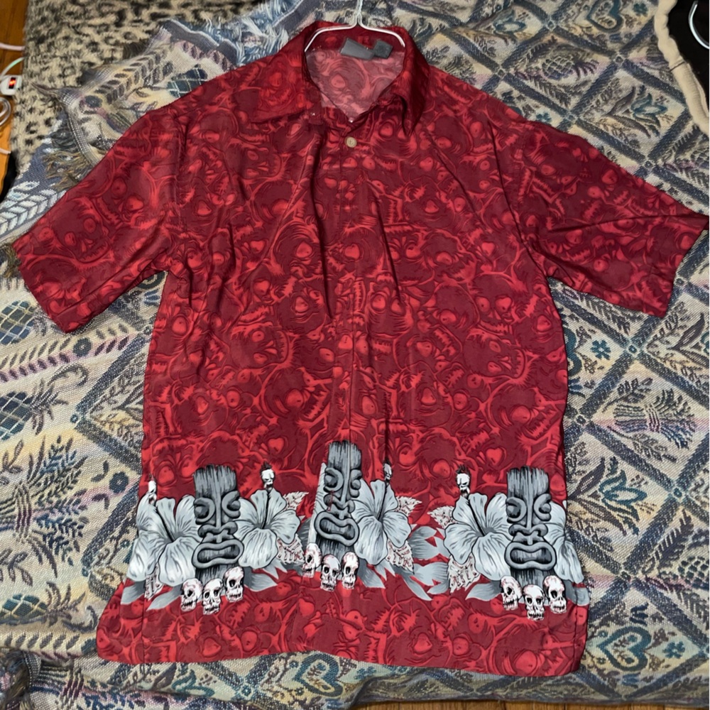 XG Vintage tiki skull hulu button up red flames y2k M
